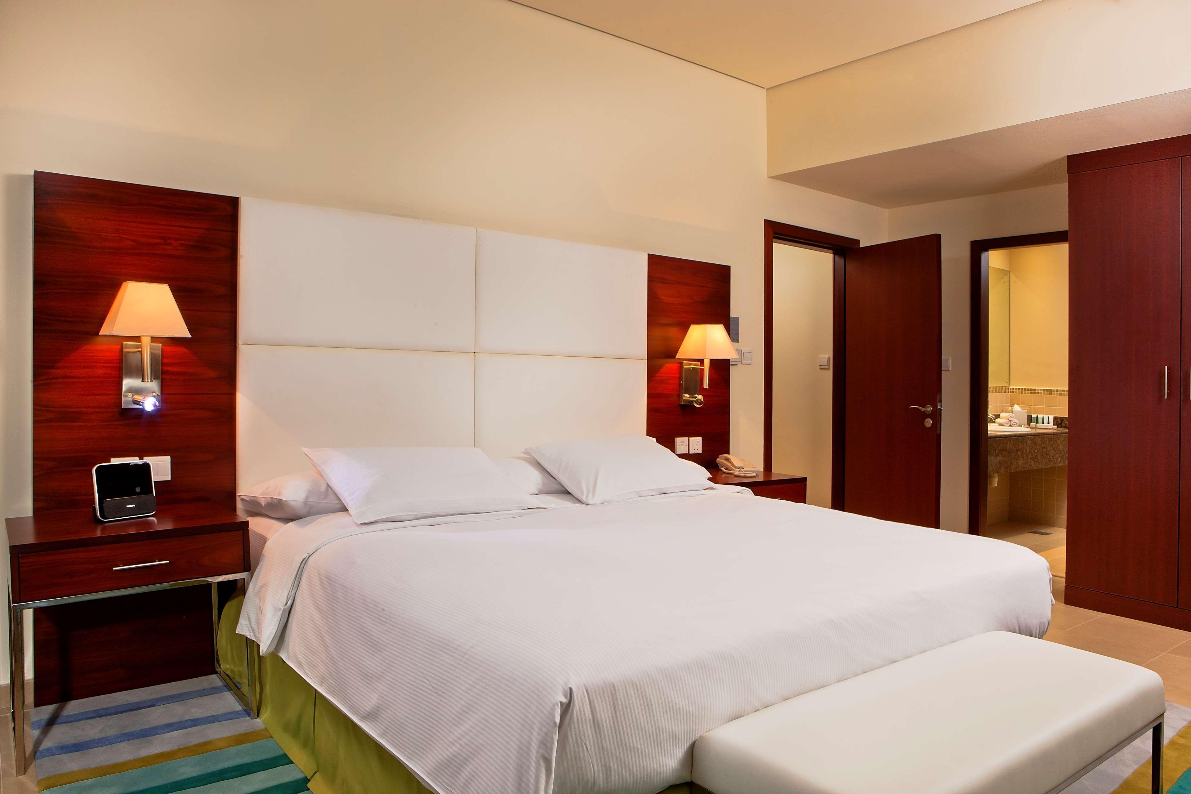 Hilton Dubai The Walk Hotel Exterior photo